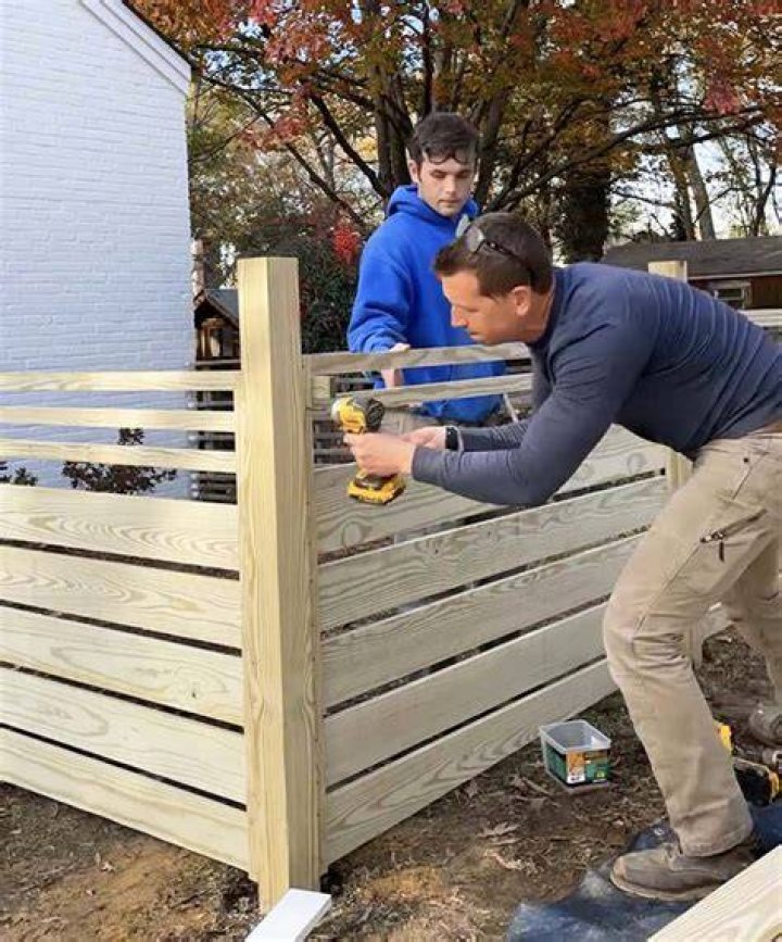How do you build a steel fence?