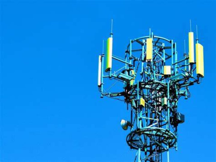How do you scan for cell towers?